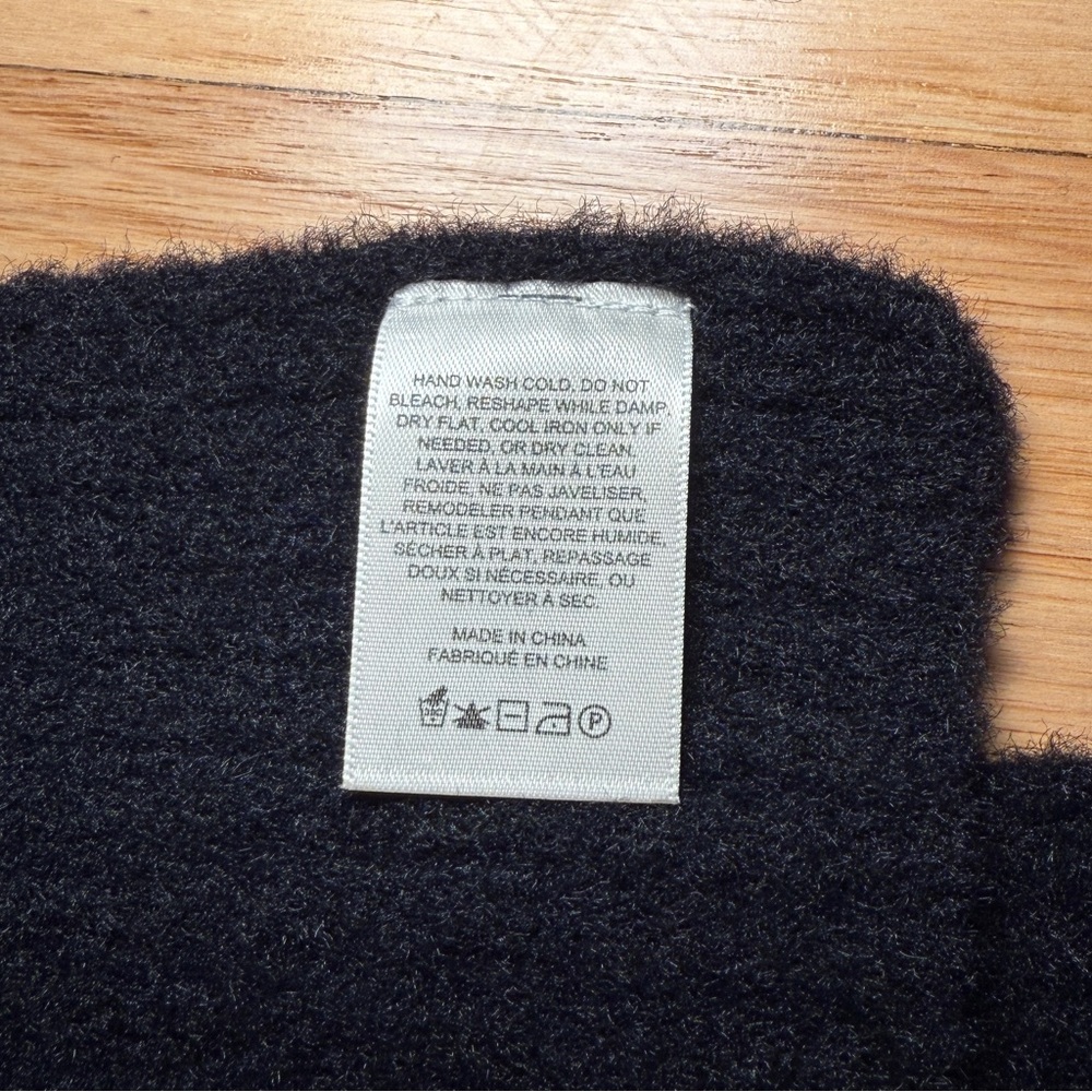 Aritzia Wilfred Snowed In Scarf - Picture 2 of 5